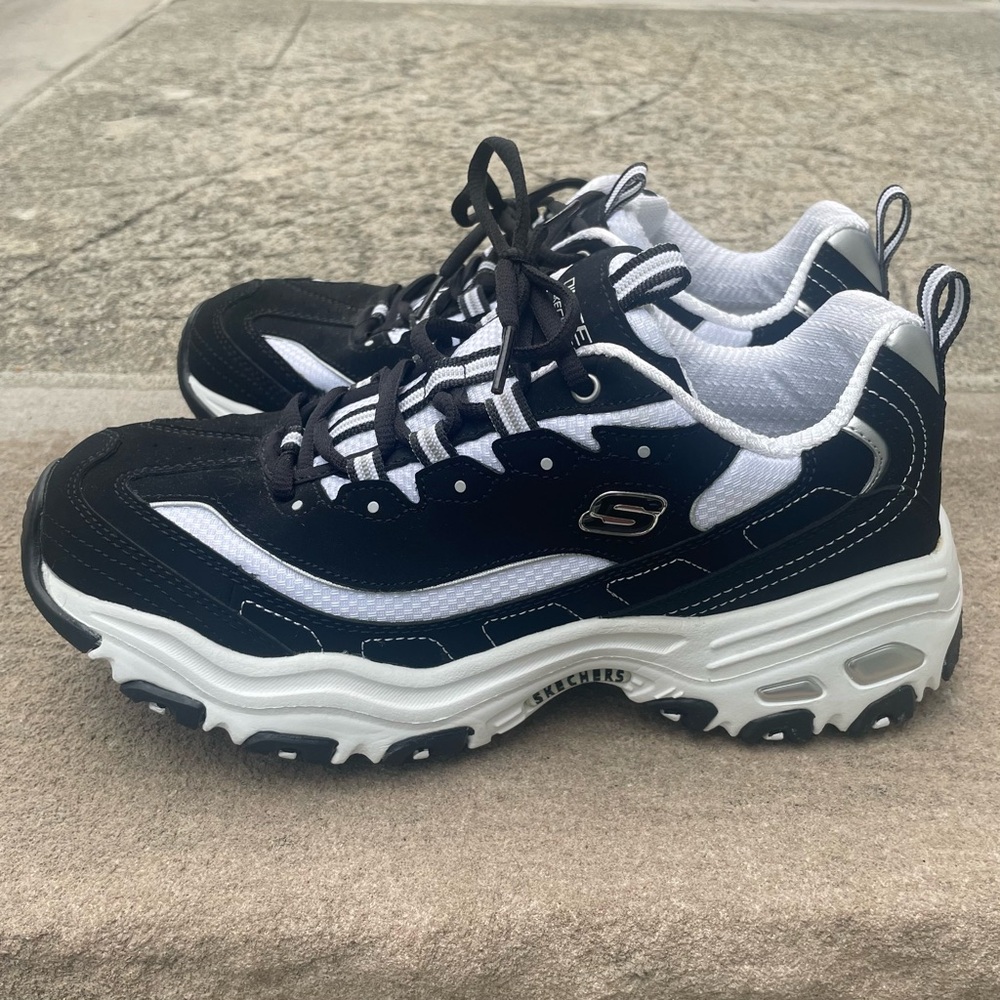 Men’s NWT black & white Skechers D’Lite. Size 8 - Picture 1 of 7